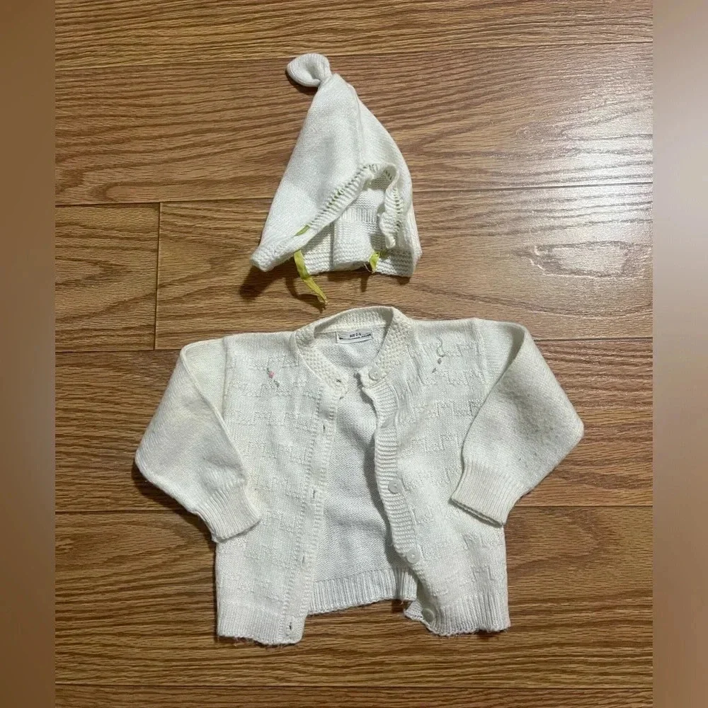 Vintage 60s / 70s Baby Sweater & Hat 0-6 Months